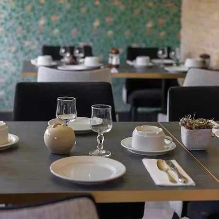 Hotell Ferme De La Ranconniere - & Restaurant Crépon